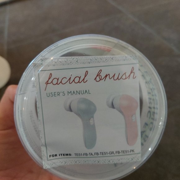 Target Other - Facial brush